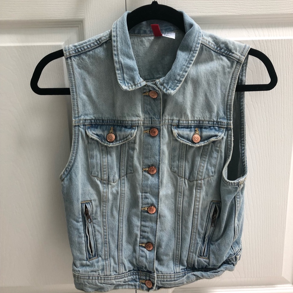 Sleeveless denim jacket